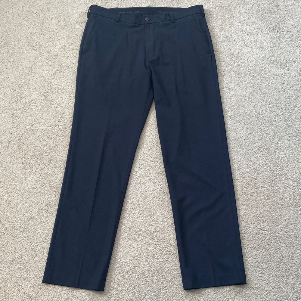 Van Heusen slim 33x32 Men's Dark Navy Dress Pants